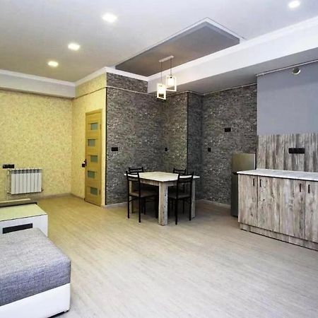Studio Apartment In Yerevan And Tours In Armenia Bagian luar foto